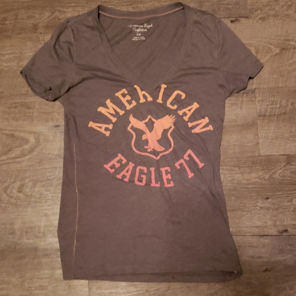 American Eagle V Neck